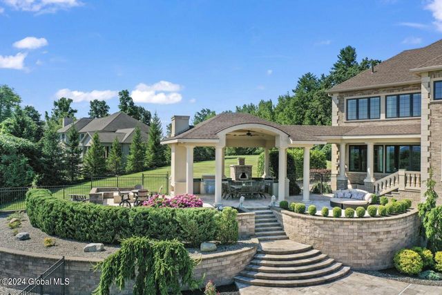 7 Stoneridge Drive, Colonie, NY 12211