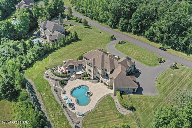 7 Stoneridge Drive, Colonie, NY 12211