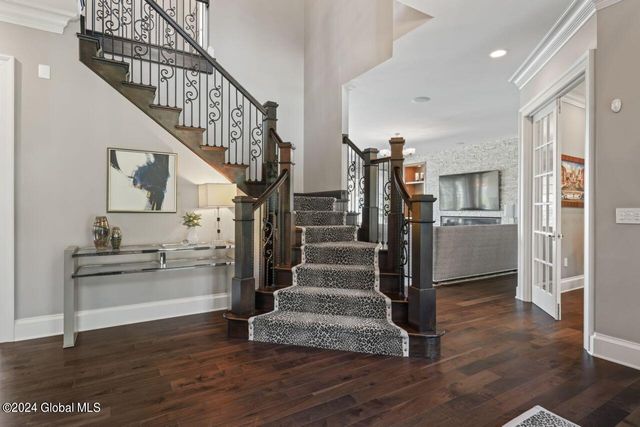 7 Stoneridge Drive, Colonie, NY 12211