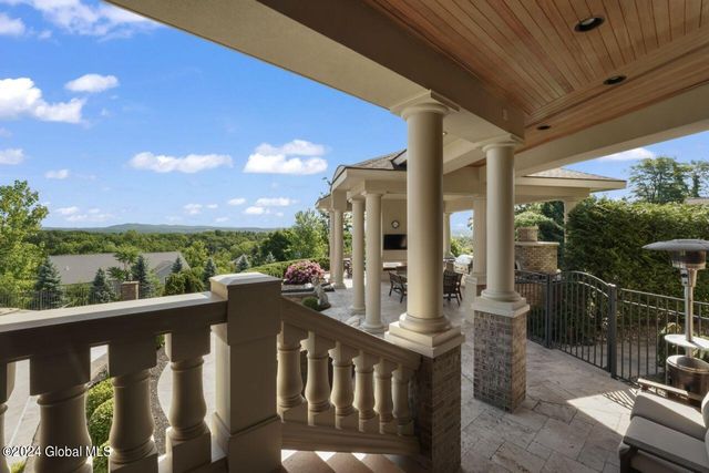 7 Stoneridge Drive, Colonie, NY 12211