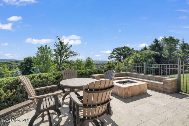 7 Stoneridge Drive, Colonie, NY 12211