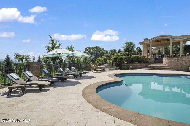 7 Stoneridge Drive, Colonie, NY 12211