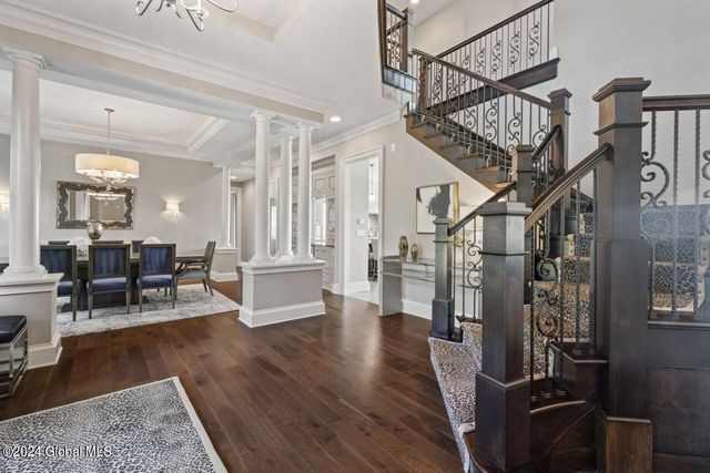 7 Stoneridge Drive, Colonie, NY 12211