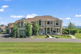 7 Stoneridge Drive, Colonie, NY 12211