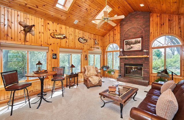 9150 Aurora Avenue, Urbandale, IA 50322
