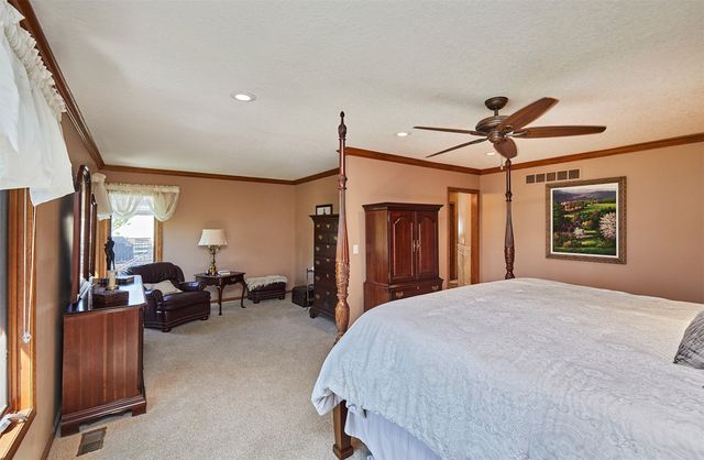 9150 Aurora Avenue, Urbandale, IA 50322