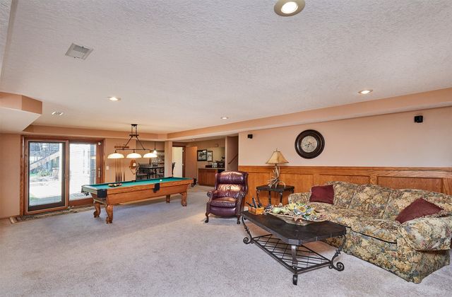 9150 Aurora Avenue, Urbandale, IA 50322