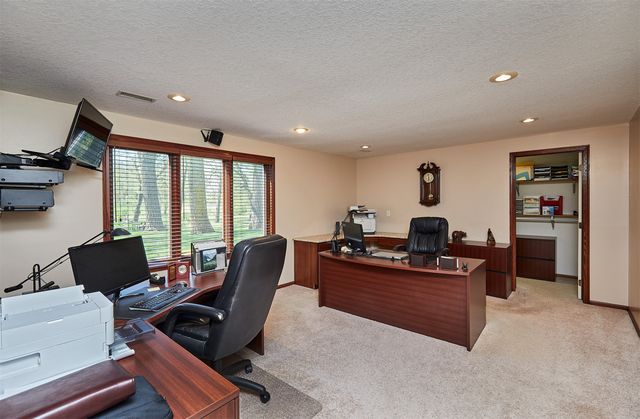 9150 Aurora Avenue, Urbandale, IA 50322