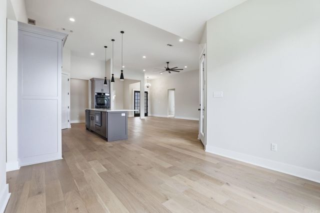 7636 S Shoreline Blvd, Benton, AR 72019