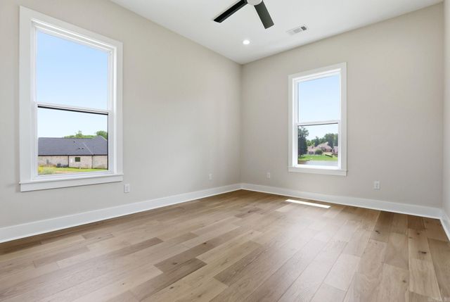 7636 S Shoreline Blvd, Benton, AR 72019
