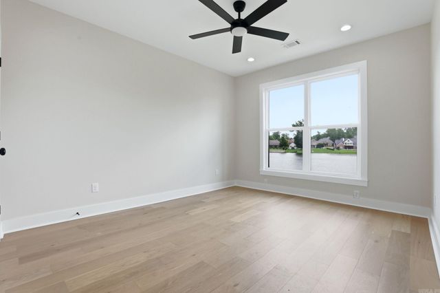 7636 S Shoreline Blvd, Benton, AR 72019