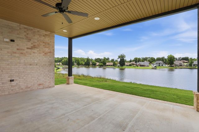7636 S Shoreline Blvd, Benton, AR 72019