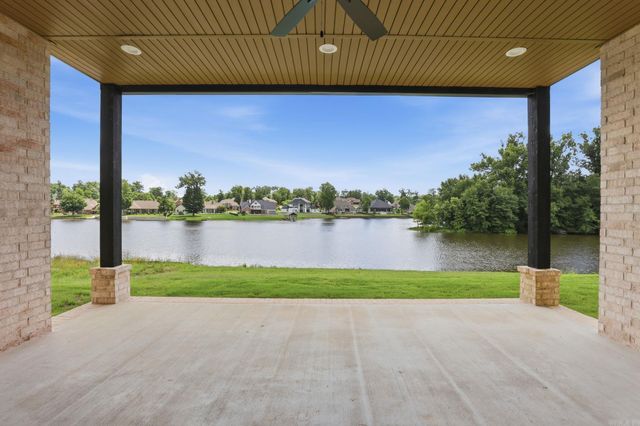 7636 S Shoreline Blvd, Benton, AR 72019
