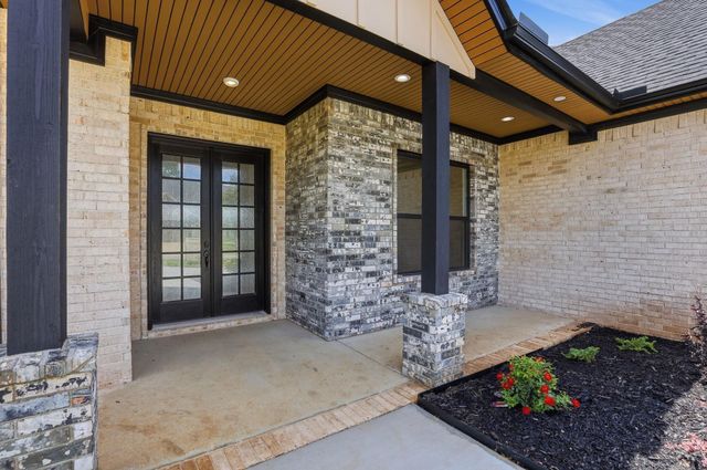 7636 S Shoreline Blvd, Benton, AR 72019