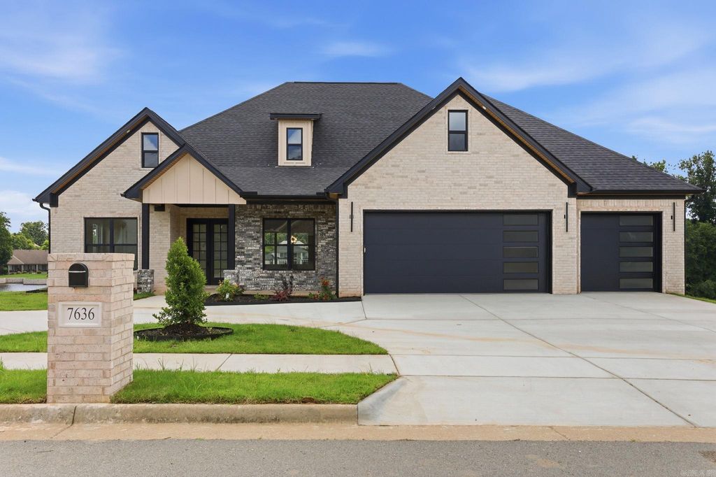 7636 S Shoreline Blvd, Benton, AR 72019