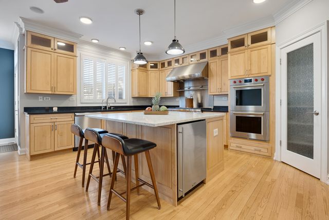 38 Bluestone Drive, St. Charles, IL 60174