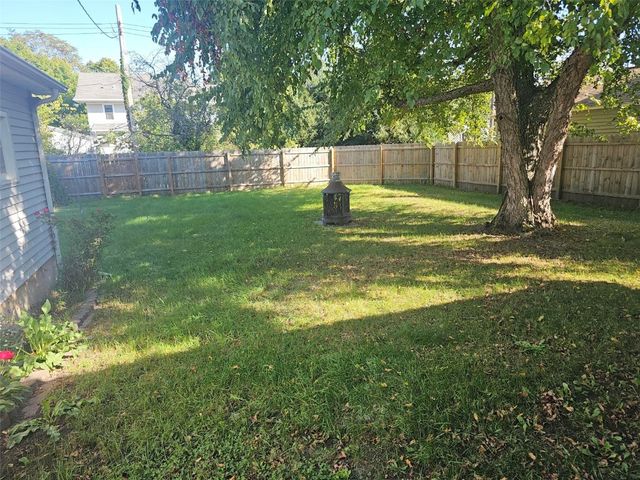 1112 A Avenue, Vinton, IA 52349