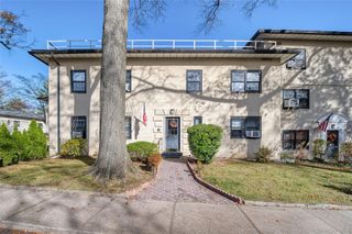 19 Manchester Road 2R (B-22), Eastchester, NY 10709