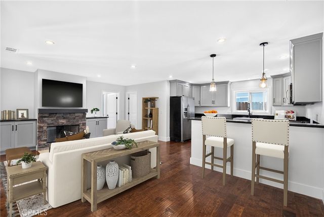 19352 Brookhurst, Huntington Beach, CA 92646