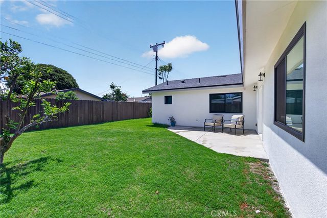 19352 Brookhurst, Huntington Beach, CA 92646