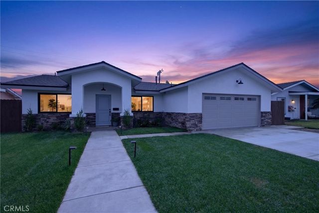 19352 Brookhurst, Huntington Beach, CA 92646