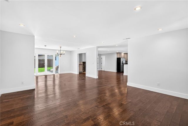 19352 Brookhurst, Huntington Beach, CA 92646