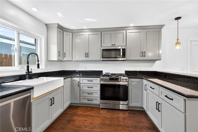 19352 Brookhurst, Huntington Beach, CA 92646