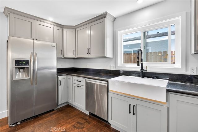 19352 Brookhurst, Huntington Beach, CA 92646