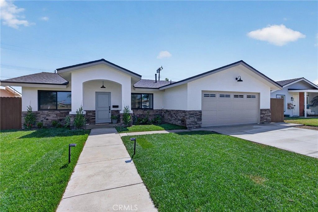 19352 Brookhurst, Huntington Beach, CA 92646