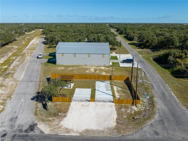 831 S Terry St, Rockport, TX 78382