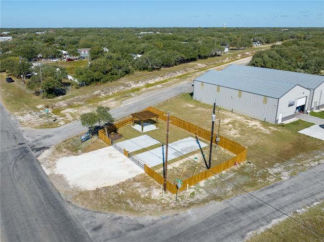 831 S Terry St, Rockport, TX 78382