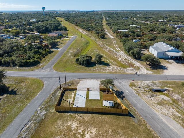 831 S Terry St, Rockport, TX 78382