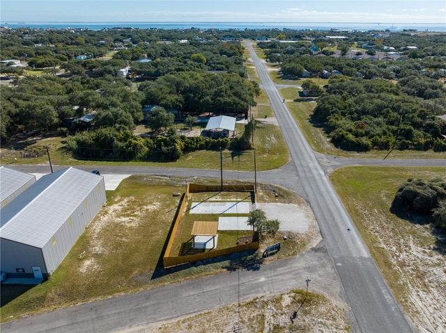 831 S Terry St, Rockport, TX 78382