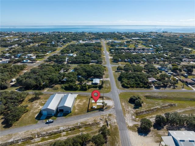 831 S Terry St, Rockport, TX 78382