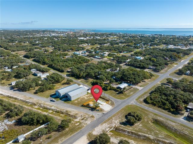 831 S Terry St, Rockport, TX 78382