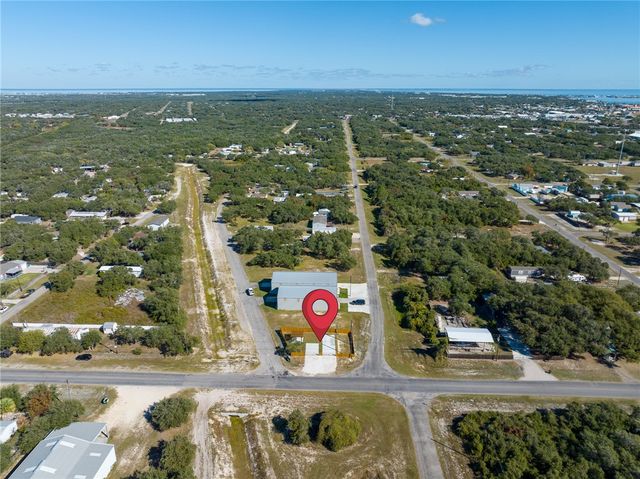 831 S Terry St, Rockport, TX 78382