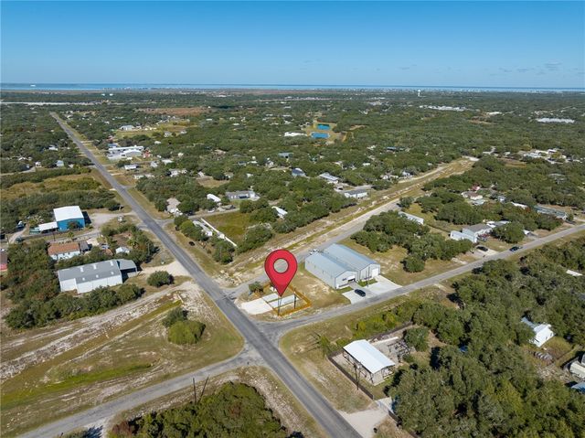 831 S Terry St, Rockport, TX 78382