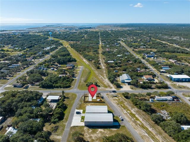 831 S Terry St, Rockport, TX 78382