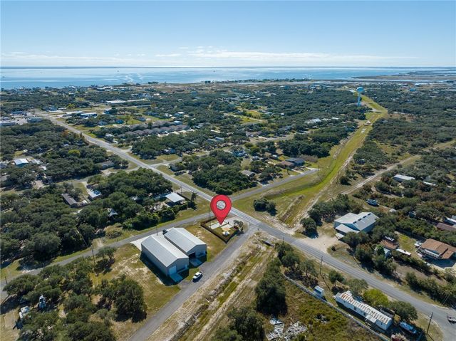 831 S Terry St, Rockport, TX 78382