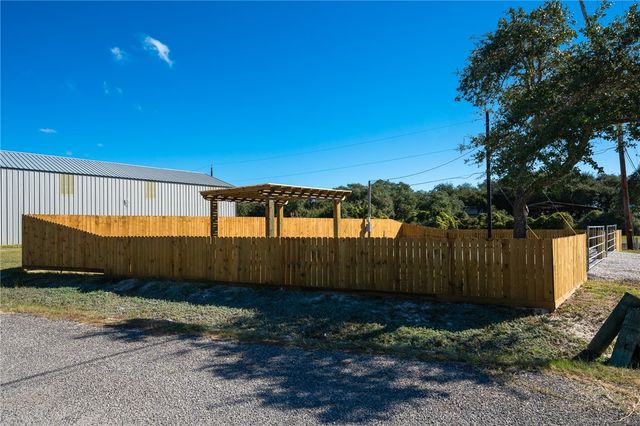 831 S Terry St, Rockport, TX 78382