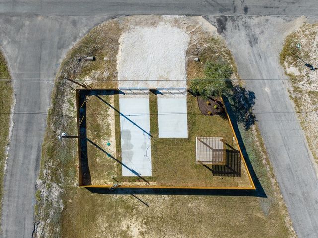 831 S Terry St, Rockport, TX 78382