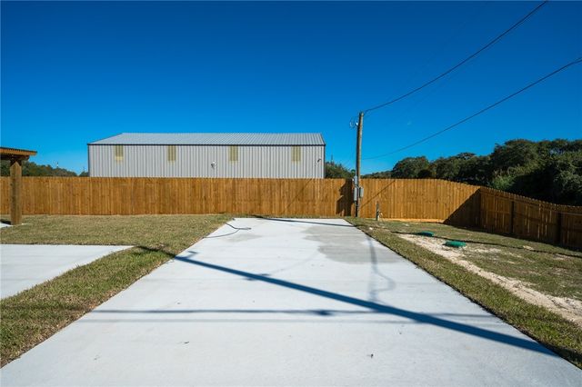 831 S Terry St, Rockport, TX 78382