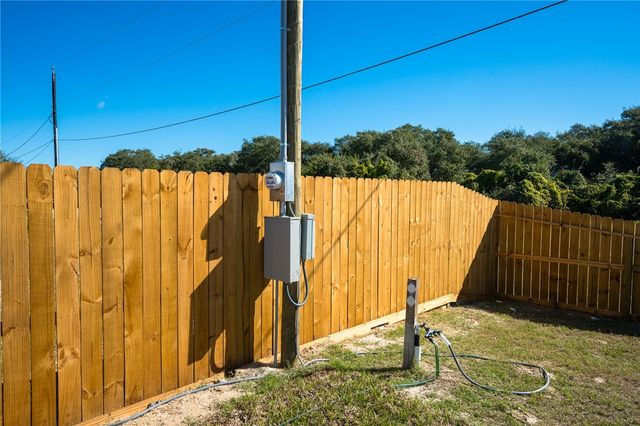 831 S Terry St, Rockport, TX 78382