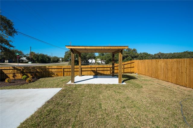 831 S Terry St, Rockport, TX 78382