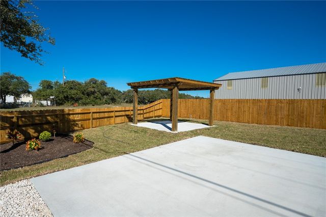 831 S Terry St, Rockport, TX 78382