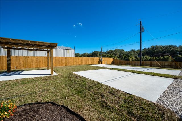 831 S Terry St, Rockport, TX 78382