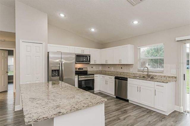 162 HIDDEN POINTE LANE, Groveland, FL 34736