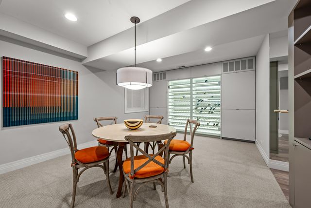 911 Queens Lane, Glenview, IL 60025