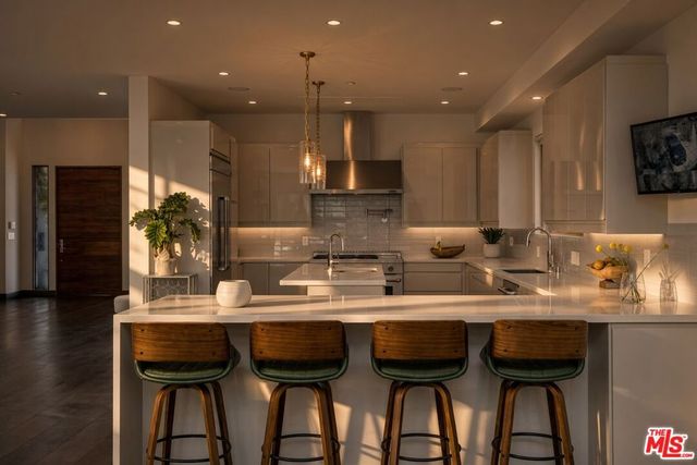 2408 Castle Heights Avenue, Los Angeles, CA 90034