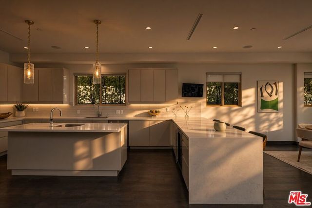 2408 Castle Heights Avenue, Los Angeles, CA 90034